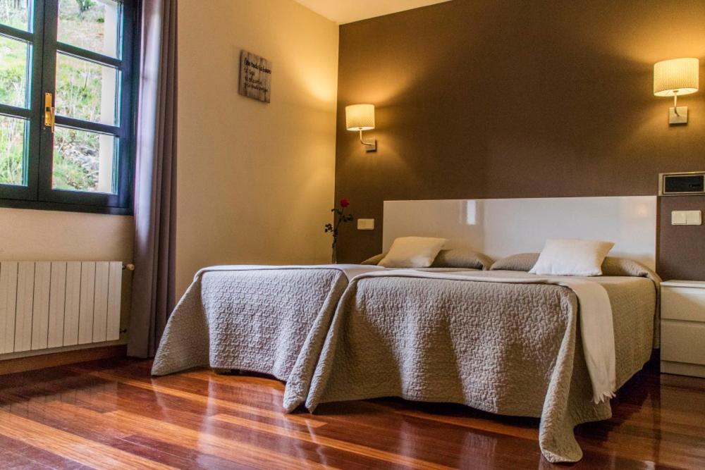 Hotel Montanas De Covadonga Onís Kültér fotó