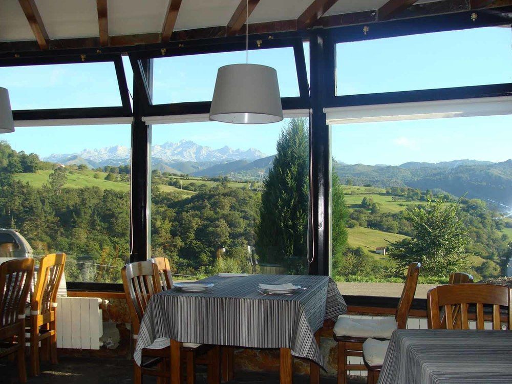 Hotel Montanas De Covadonga Onís Kültér fotó